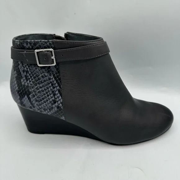Vionic Boots Womens 8.5 Shasta Ankle Bootie Gray Snake Print Wedge Heels - Picture 3 of 12